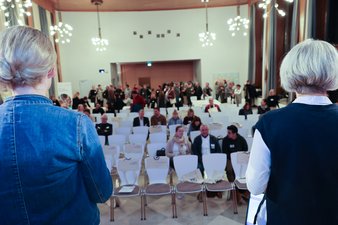 Moderation_Beginn der Tagung Moderation_Beginn der Tagung - Jahrestagung24, Foto: Markus Lutz - SCHULEWIRTSCHAFT Saarland