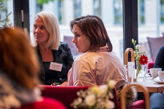 SW-Jahrestagung22_Foyer8_Foto_FlorianMaas_MESaar Lunch-Talk im Café