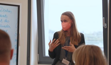 SW-Jahrestagung22_Themen-Atelier_KritischesDenken_Foto_FlorianMaas_MESaar. Tina Raubenheimer im Themen-Atelier Kritisches Denken