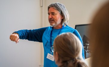 SW-Jahrestagung22_TA_Kreativ_Foto_FlorianMaas_MESaar Schulvorsitzender Thomas Alt im Themen-Atelier Kreativität