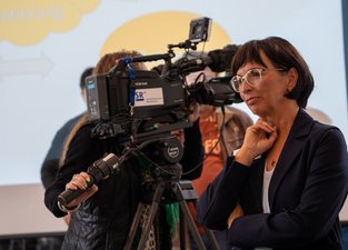 SW-Jahrestagung22_Kommunikation_Foto_FlorianMaas_MESaar.jpg Heike Trapp und der SR im Themen-Atelier Kommunikation